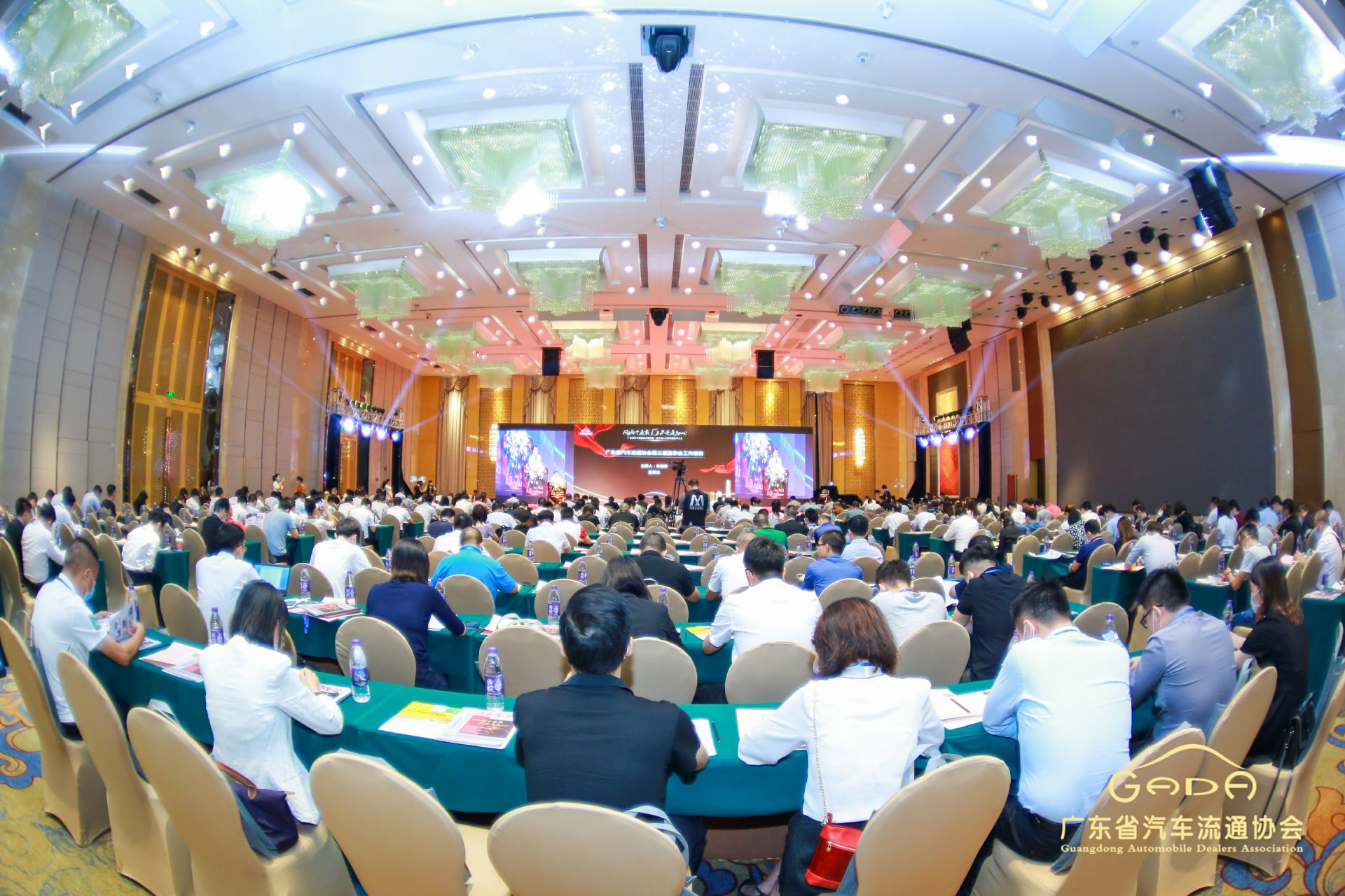 喜报丨开云·官方版网站登录平台入口-开云(中国)“包揽”省汽车流通行业颁奖礼53项大奖(图1)