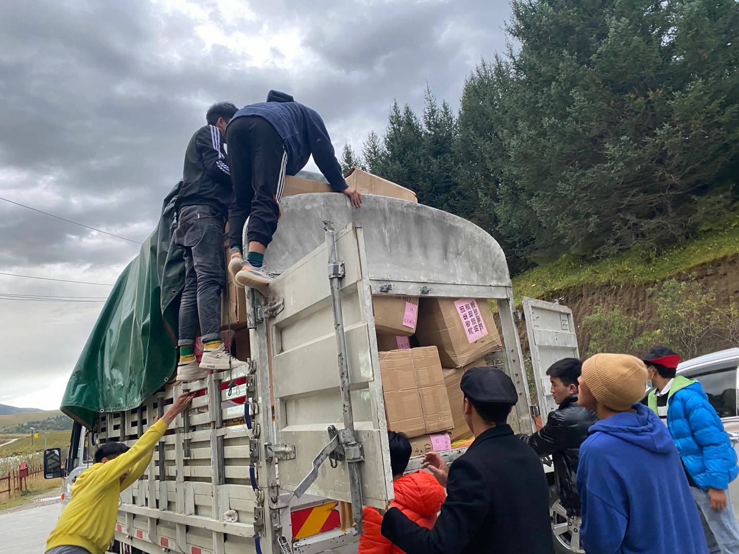 开云·官方版网站登录平台入口-开云(中国)公益回顾丨家国同欢月同圆 温暖满载甘孜州(图5)