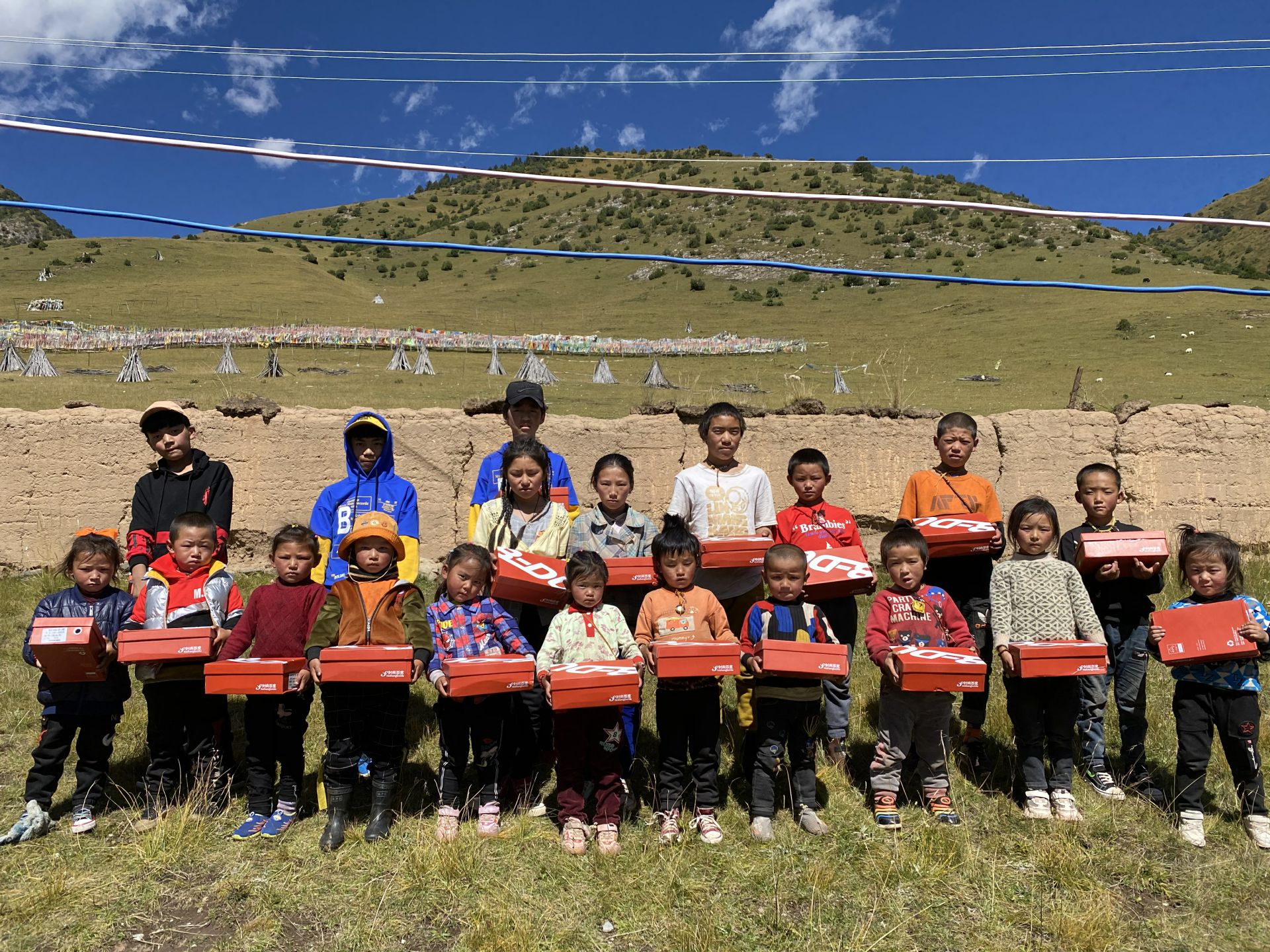 开云·官方版网站登录平台入口-开云(中国)公益回顾丨家国同欢月同圆 温暖满载甘孜州(图13)